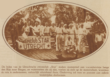 873654 Groepsportret van leden van de Utrechtse zwemclub 'Star' op een schip tijdens hun vakantiereisje langs de Rijn ...
